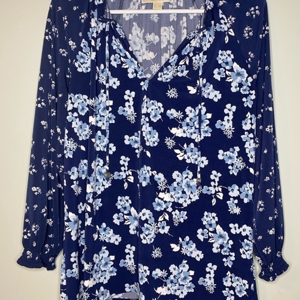 Michael Kors Size Medium Top Stretch Floral MK Logo Dice Tie Cuffs Blouse